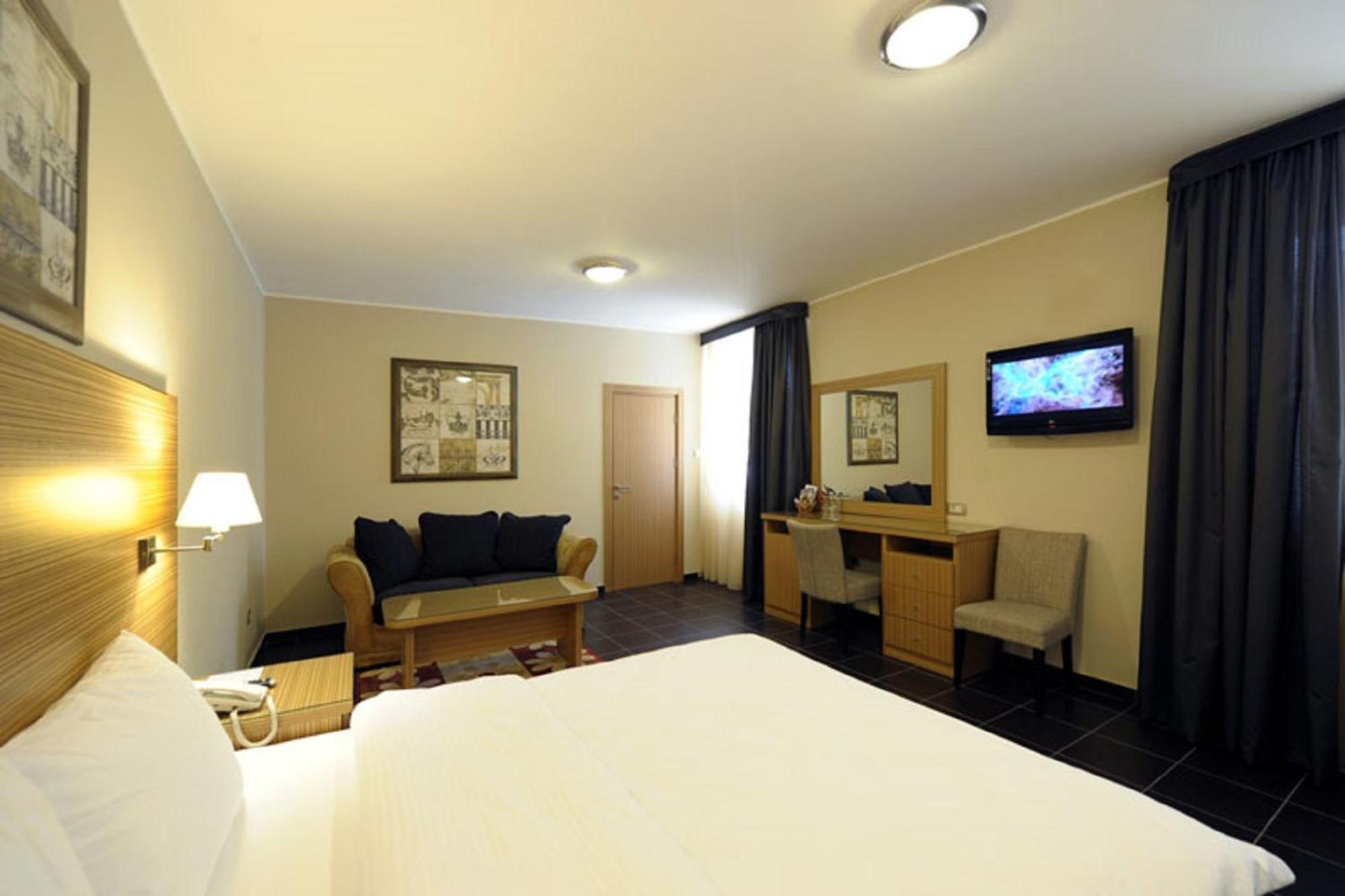 Hotel 1000 Ruza Beograd Værelse billede