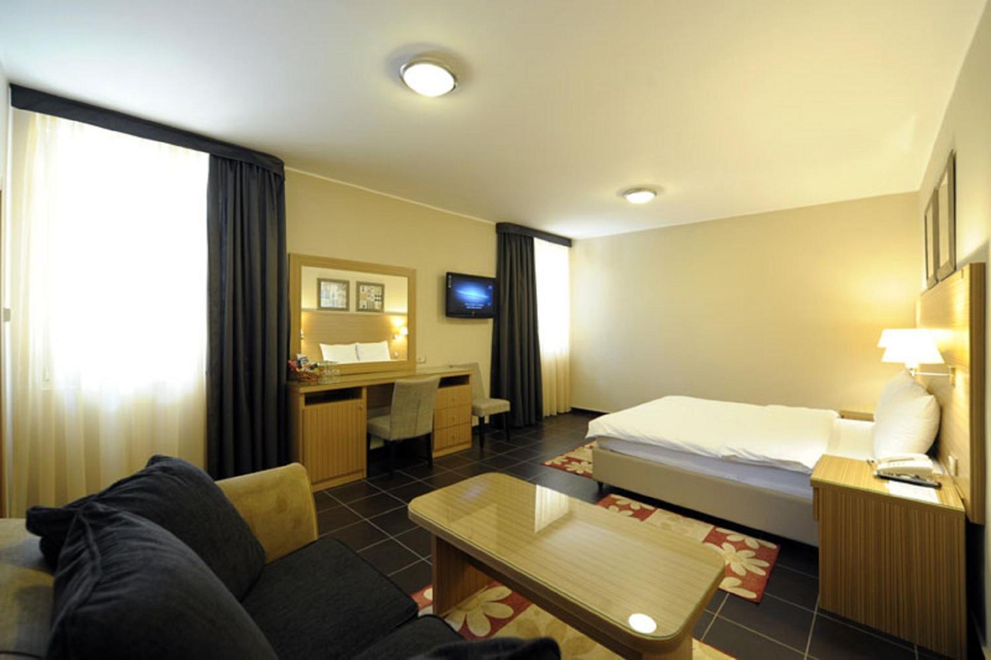 Hotel 1000 Ruza Beograd Værelse billede